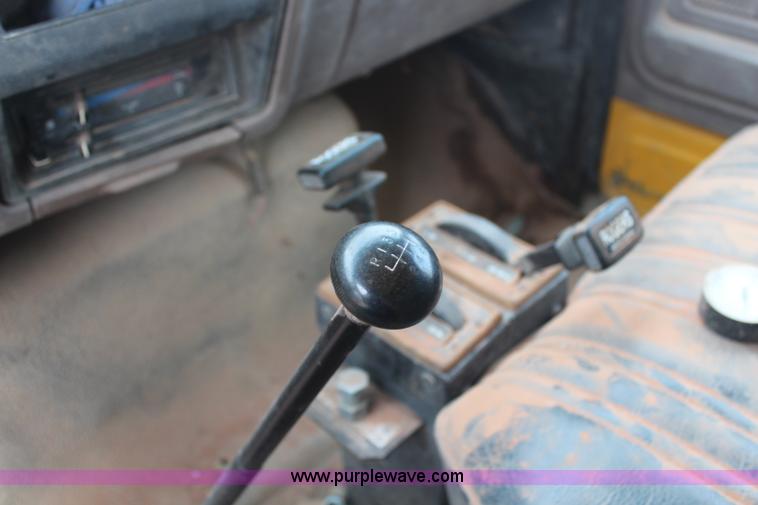 image for item H2596 1996 Ford F800 dump truck