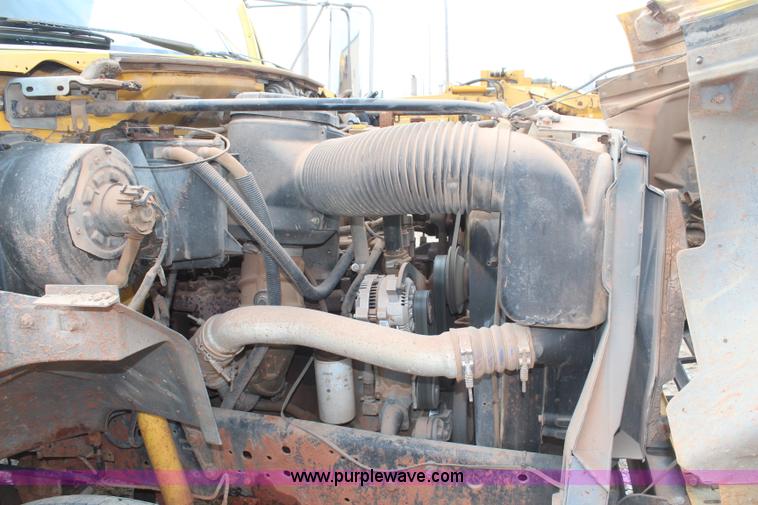 image for item H2596 1996 Ford F800 dump truck