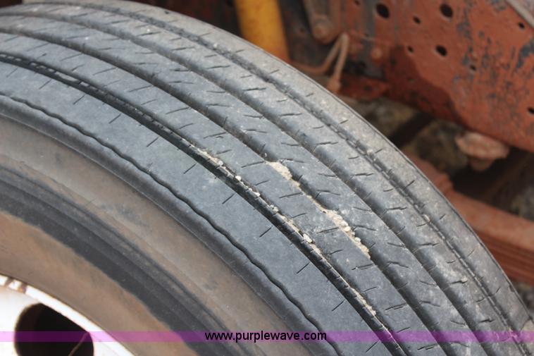 image for item H2596 1996 Ford F800 dump truck