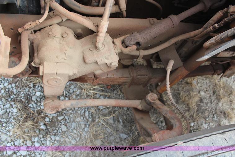 image for item H2596 1996 Ford F800 dump truck