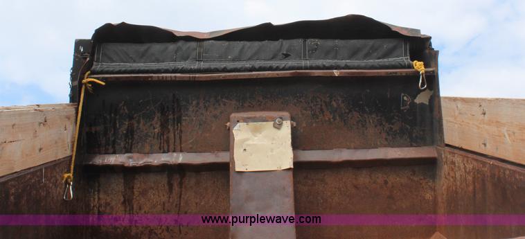 image for item H2596 1996 Ford F800 dump truck