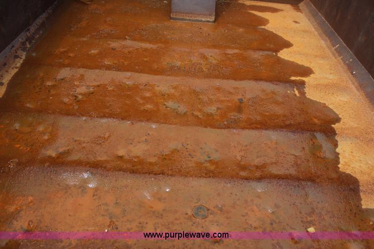 image for item H2596 1996 Ford F800 dump truck