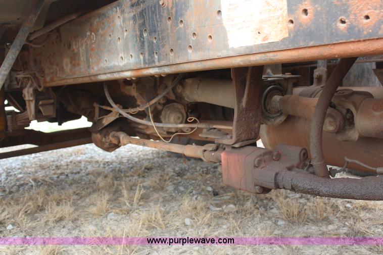 image for item H2596 1996 Ford F800 dump truck