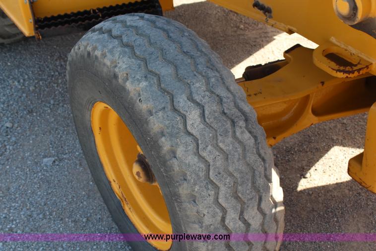 image for item H2598 1997 John Deere 310E backhoe