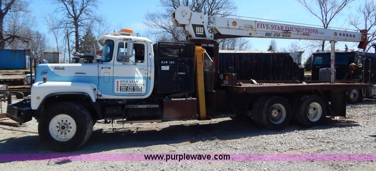 image for item H3458 1980 Mack RS685LS crane truck