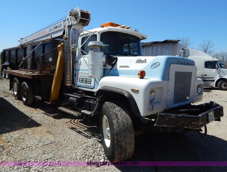image for item H3458 1980 Mack RS685LS crane truck