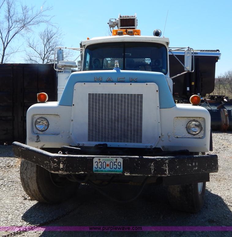 image for item H3458 1980 Mack RS685LS crane truck