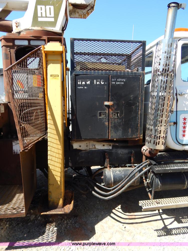 image for item H3458 1980 Mack RS685LS crane truck