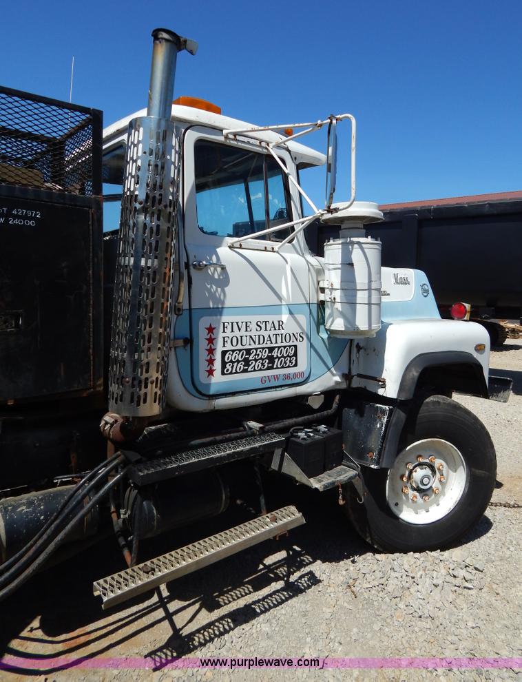 image for item H3458 1980 Mack RS685LS crane truck