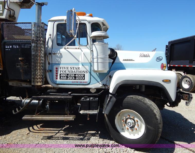 image for item H3458 1980 Mack RS685LS crane truck