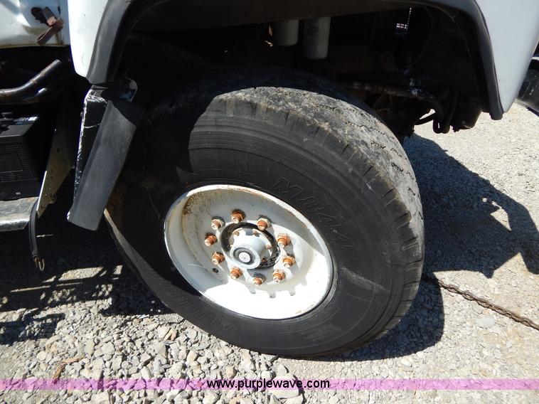 image for item H3458 1980 Mack RS685LS crane truck