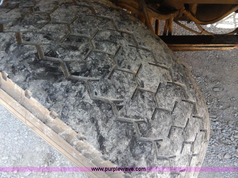 image for item H3458 1980 Mack RS685LS crane truck