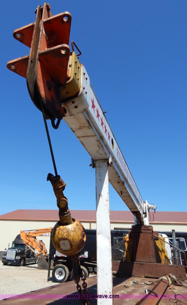 image for item H3458 1980 Mack RS685LS crane truck