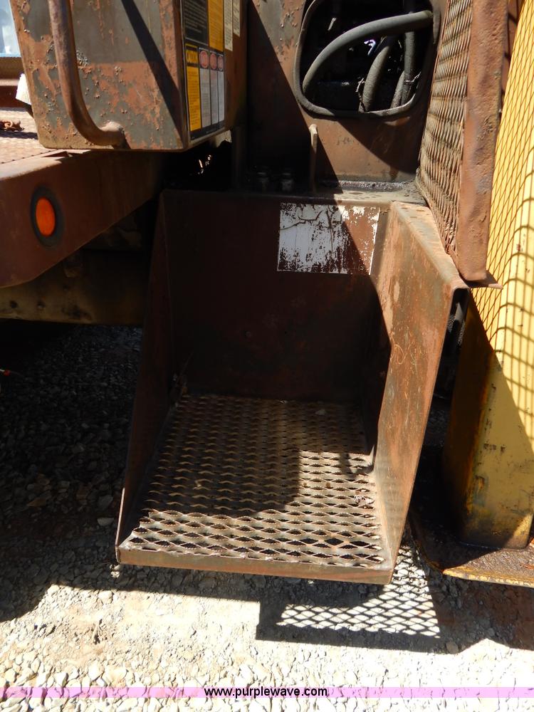 image for item H3458 1980 Mack RS685LS crane truck