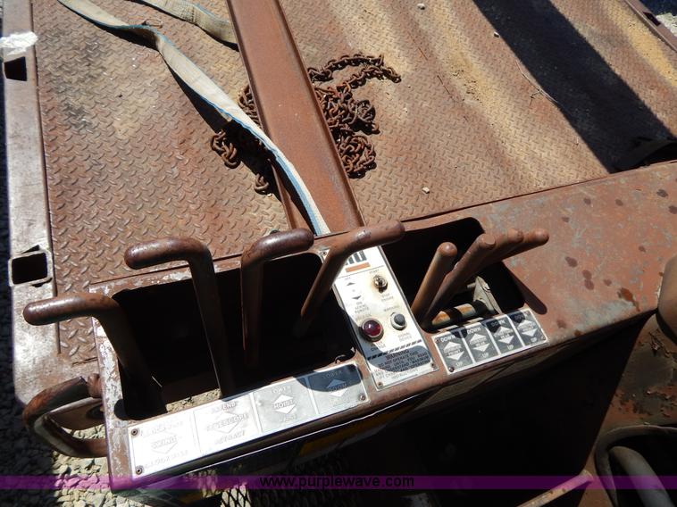 image for item H3458 1980 Mack RS685LS crane truck