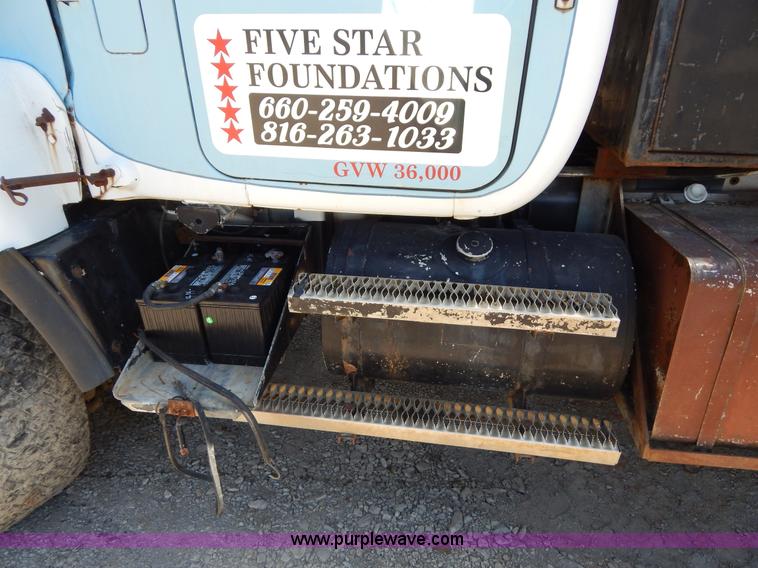 image for item H3458 1980 Mack RS685LS crane truck