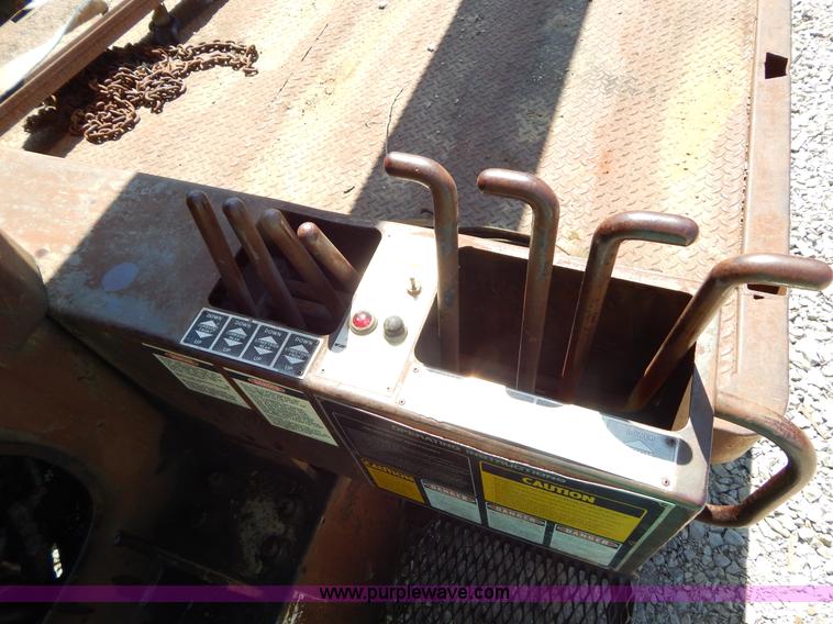 image for item H3458 1980 Mack RS685LS crane truck