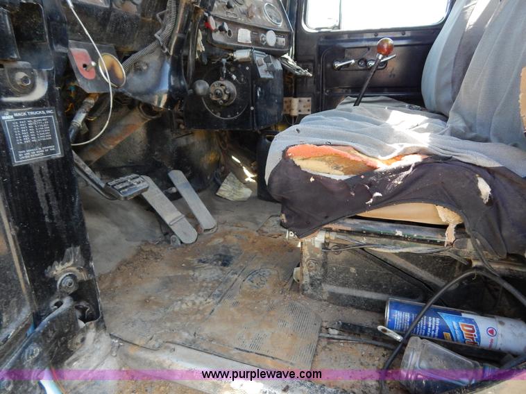 image for item H3458 1980 Mack RS685LS crane truck