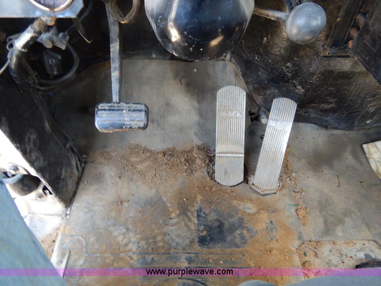 image for item H3458 1980 Mack RS685LS crane truck