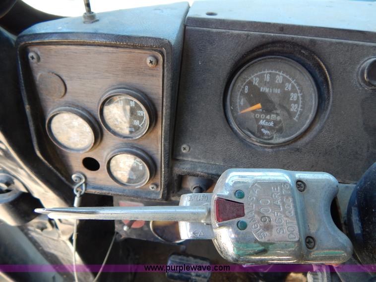 image for item H3458 1980 Mack RS685LS crane truck