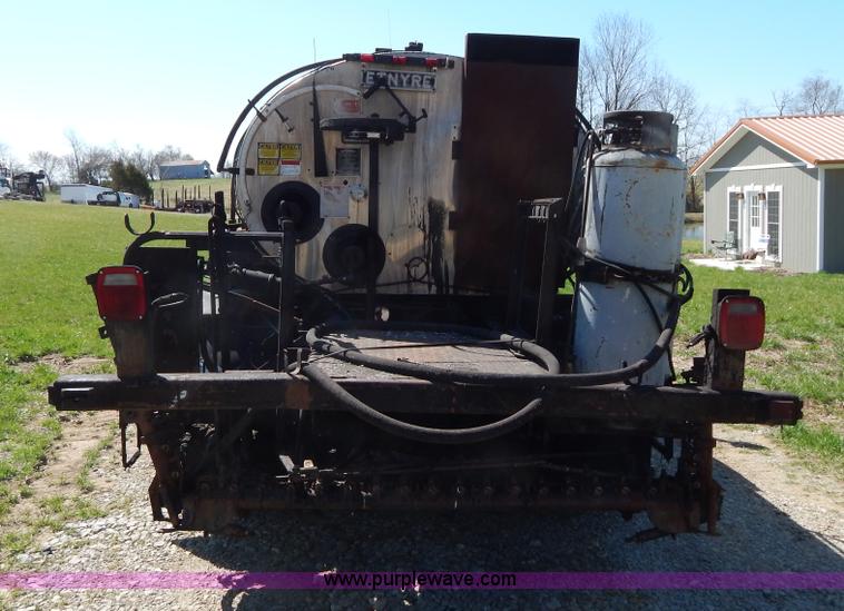 image for item H3461 1991 Ford F800 oil distribution truck