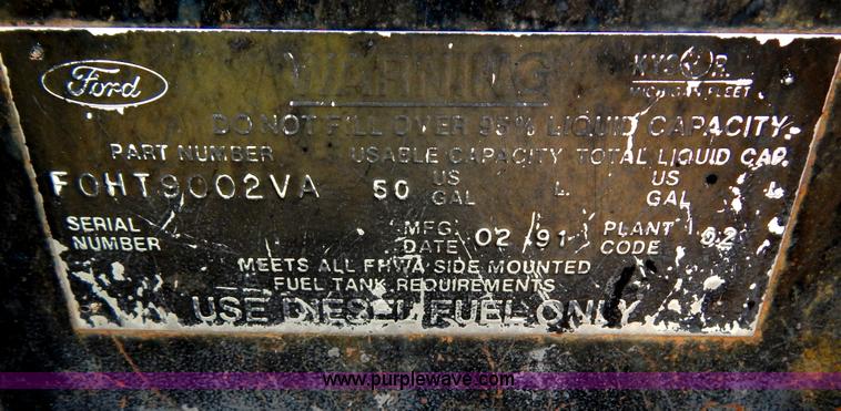 image for item H3461 1991 Ford F800 oil distribution truck