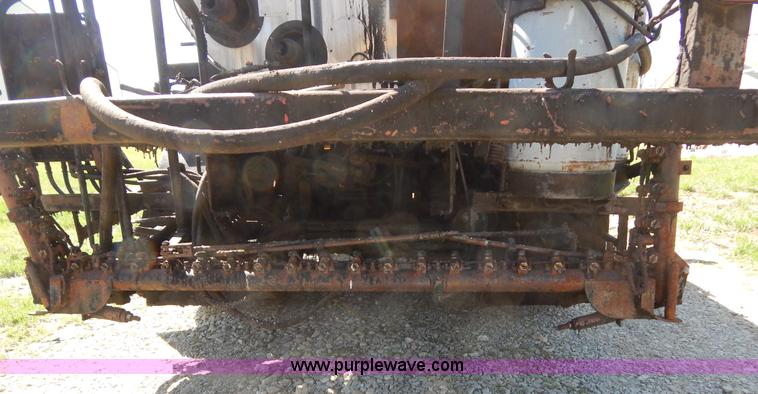 image for item H3461 1991 Ford F800 oil distribution truck