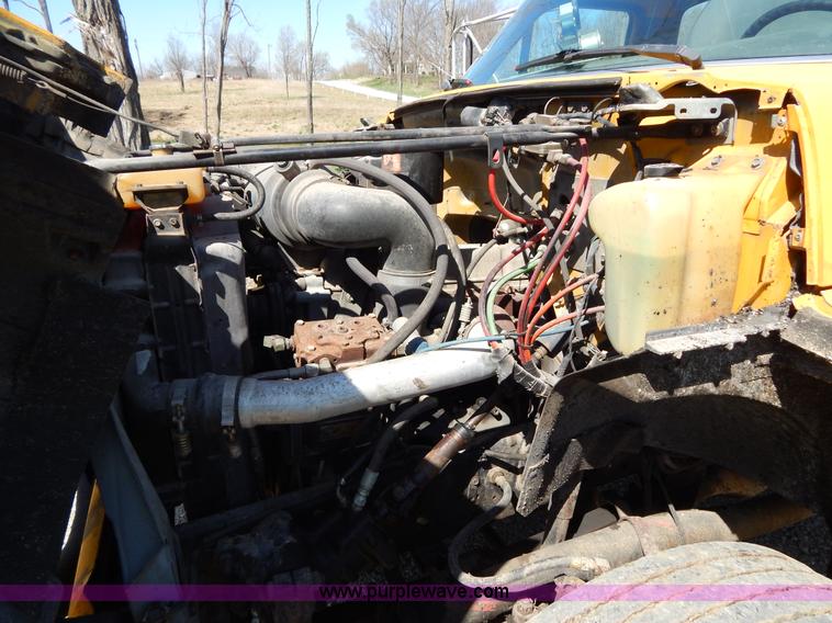 image for item H3461 1991 Ford F800 oil distribution truck