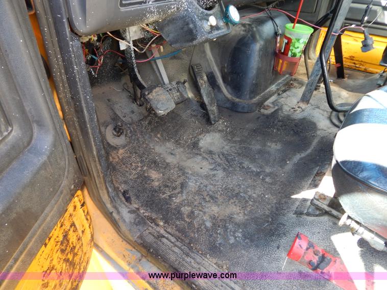 image for item H3461 1991 Ford F800 oil distribution truck