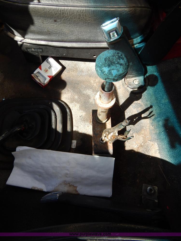 image for item H3461 1991 Ford F800 oil distribution truck