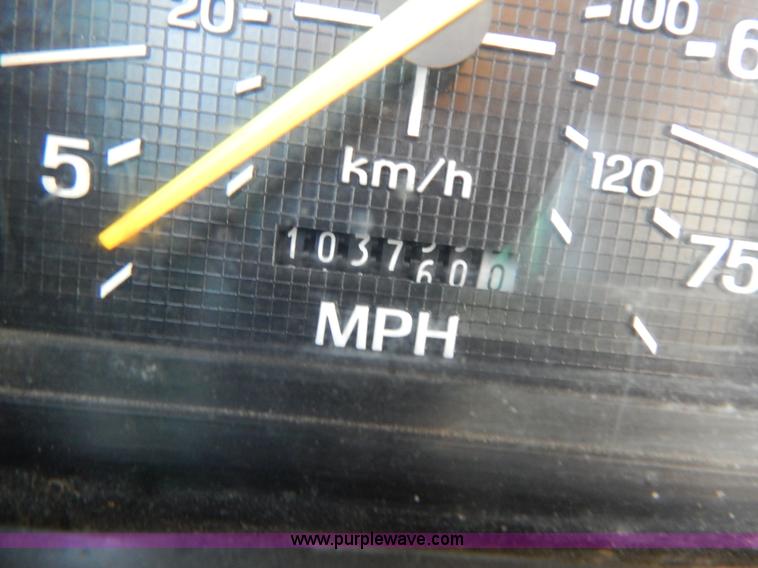 image for item H3461 1991 Ford F800 oil distribution truck