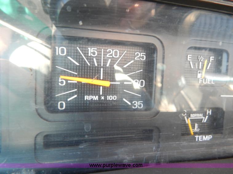 image for item H3461 1991 Ford F800 oil distribution truck