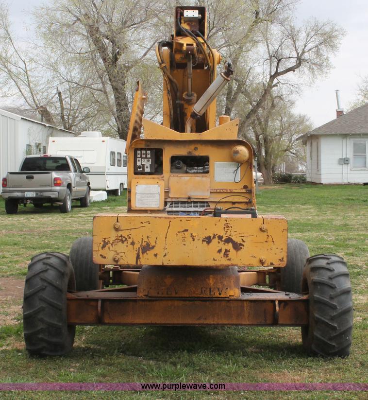 image for item H5724 1979 JLG 40F telescopic boom lift