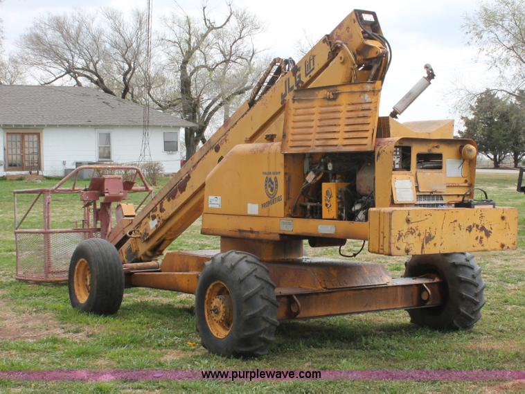 image for item H5724 1979 JLG 40F telescopic boom lift