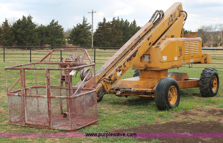 image for item H5724 1979 JLG 40F telescopic boom lift