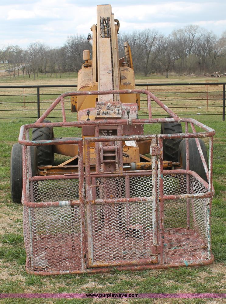 image for item H5724 1979 JLG 40F telescopic boom lift