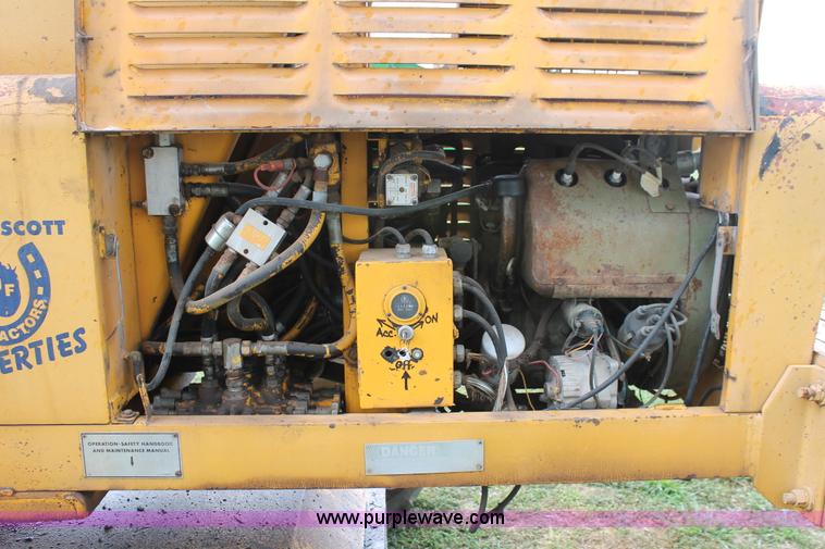 image for item H5724 1979 JLG 40F telescopic boom lift