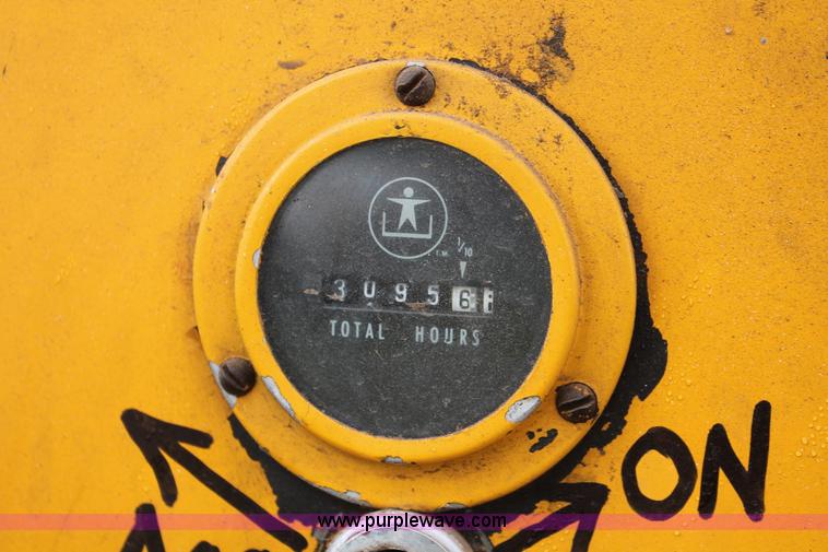 image for item H5724 1979 JLG 40F telescopic boom lift