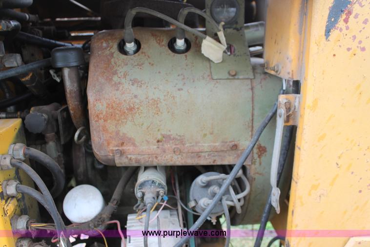 image for item H5724 1979 JLG 40F telescopic boom lift