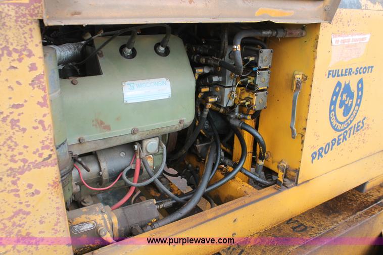 image for item H5724 1979 JLG 40F telescopic boom lift