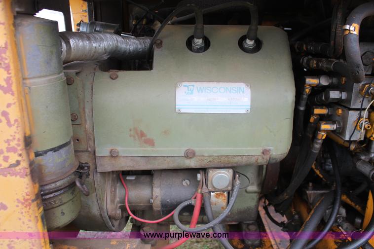 image for item H5724 1979 JLG 40F telescopic boom lift