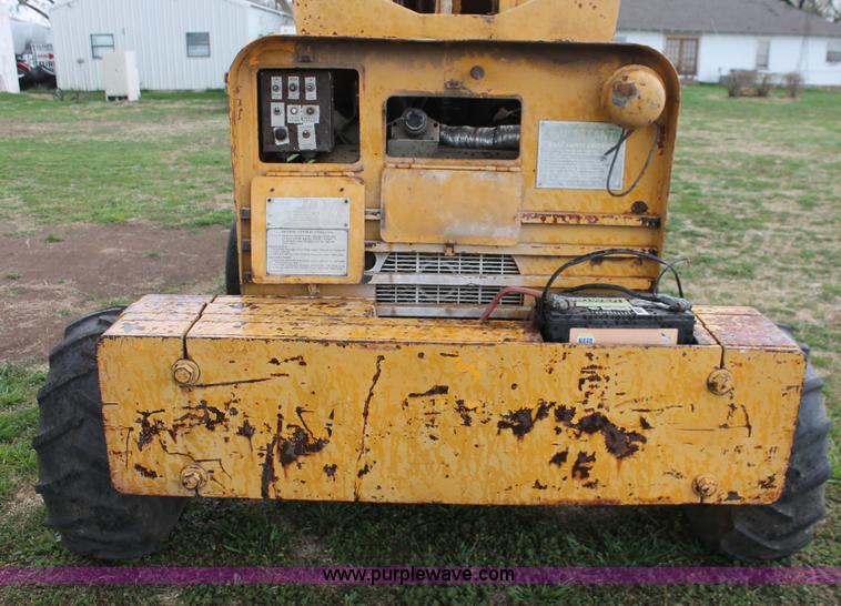 image for item H5724 1979 JLG 40F telescopic boom lift