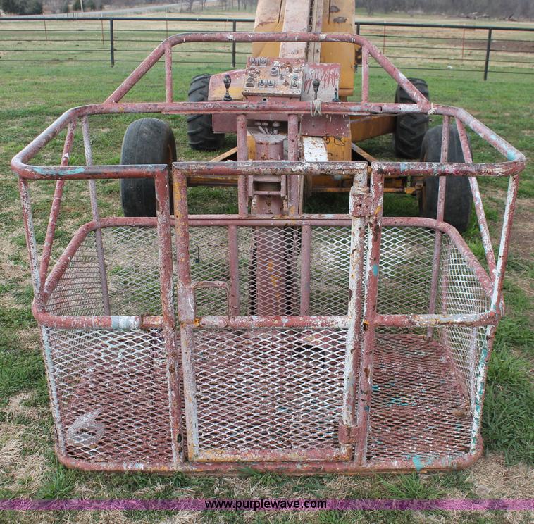 image for item H5724 1979 JLG 40F telescopic boom lift