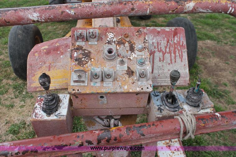 image for item H5724 1979 JLG 40F telescopic boom lift