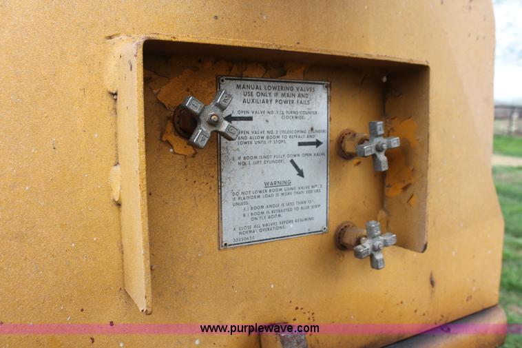 image for item H5724 1979 JLG 40F telescopic boom lift