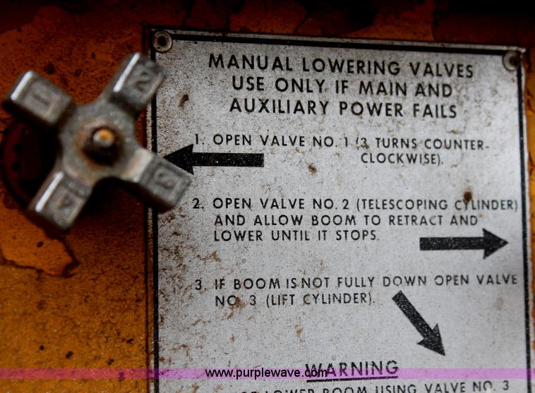 image for item H5724 1979 JLG 40F telescopic boom lift