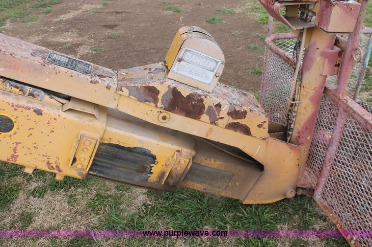 image for item H5724 1979 JLG 40F telescopic boom lift