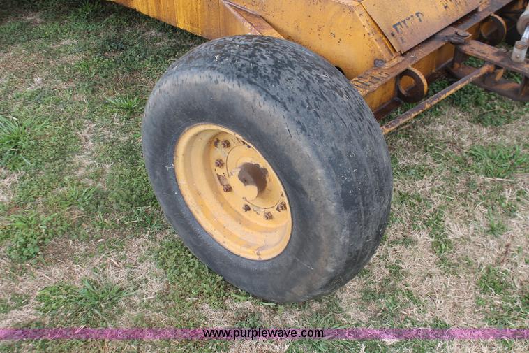 image for item H5724 1979 JLG 40F telescopic boom lift