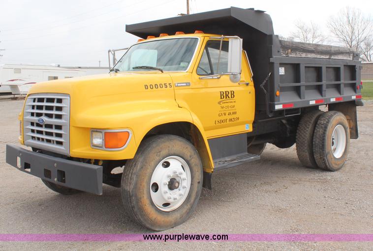 image for item H6013 1997 Ford F800 dump truck