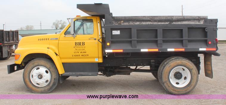 image for item H6013 1997 Ford F800 dump truck
